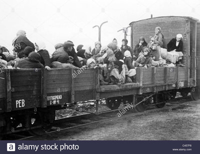 russian-refugees-in-an-open-wagon-1942-C457F6.jpg