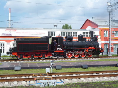 Steam_locomotive_OV_324_at_Podmoskovnaya_station_2.jpg