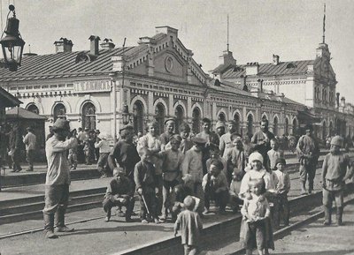 Вокзал и железнодорожные пути в Челябинске. 1918 г.