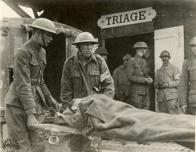 1024px-Wounded_Triage_France_WWI.jpg