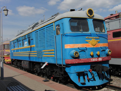 TEP10-186_(ТЭП10-186)_diesel_locomotive_(5046481043).jpg