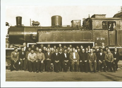Работники транспортного цеха ЗиО с руководителями завода.День железнодорожника,1948.jpg