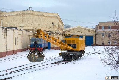 Железнодорожный кран КДЭ163-1337, депо Свердловск-Сортировочный.jpg