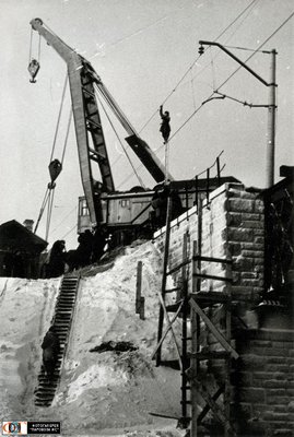 Кран EDK25 работает на реконструкции моста через р. Каменка, участок Щучье - Шумиха.jpg