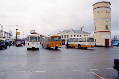 Привокзальная площадь и башня 1994 год.jpg
