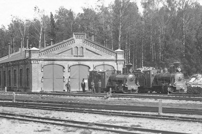 Паровозы тип 65 возле Гулбенского депо в начале ХХ века.jpg