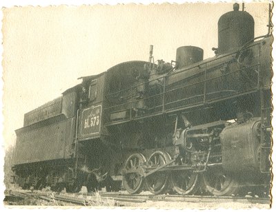 Паровоз Ы-573 в депо Нязепетровск, 1940-е.jpg