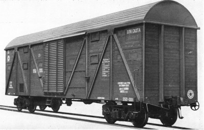 Крытый вагон для перевозки скота модели 11-240