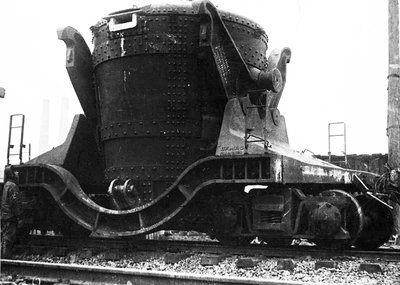 80-тонный ковш для перевозки жидкого чугуна из домны в мартен, Магнитогорск, Ноябрь 1931 г..jpg