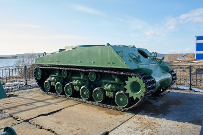 С восстановительного поезда жд.Ставрополь в 1989 тягач Шерман был передан в музей ВВС Северного флота в Сафоново.jpg