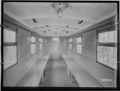 fotografie-vierachsiger-sanitaets-feldbahn-personenwagen-innenansicht-1918-13714.jpg