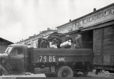 50-т крытый вагон 36-60 гг. ст. Омск 04.1970.jpg