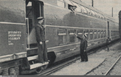 2-этажн вагон Курский вокз. 1959.jpg