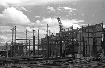 1941 5 июля. Строительство БМЗ Монтаж балок с помощью крана на РПЦ