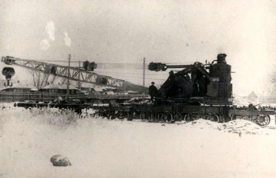 Подъемный железнодорожный кран, изготовленный на Воткинском машиностроительном заводе. 1935 г. ЦГА УР ©