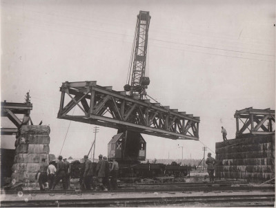 Эвакуация пролётного строения ЖД моста на линии Ленинград - Москва, 1941г.
