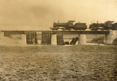 Временно восстановленный мост через реку Куберле на 248-ой версте Царицынской линии, 1920 год.jpg