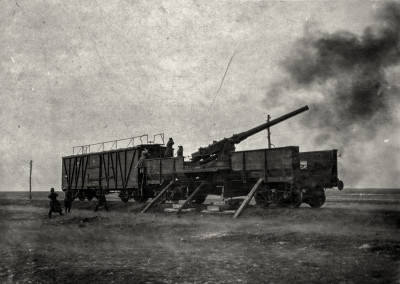 152 мм. морская пушка Канэ на железнодорожной платформе-1.jpg