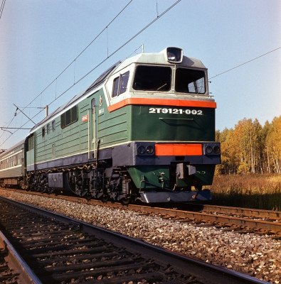 2ТЭ121-002 Щербинка 1982.jpg
