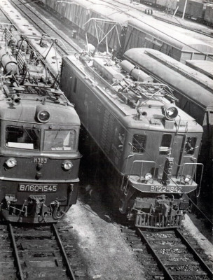 Электровозы постоянного и переменного тока на станции Белореченская. 1965 год.jpg