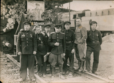 1 Мая 1954 года. Встретились участники войны, машинисты депо ст. Фастов Ю.-Зап ж.д.jpg