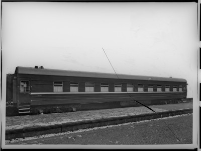 1_fotografie-vierachsiger-mit-schlafplaetzen-ausgestatteter-weitstrecken-personenwagen-liege-2175.jpg