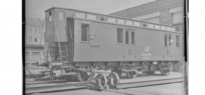 dreiachsiger Bahnpostwagen für Deutsche Post, Gattung Post3 (Schrägansicht), Schadwagen-Wiederaufbau, 1949 a.jpg