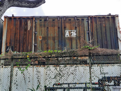 found-an-old-soviet-era-shipping-container-near-bedok-v0-ovp8hpmg65f81.jpg