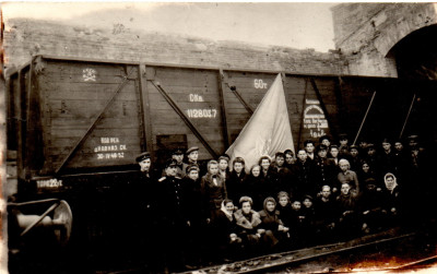 Фото комсомольцы депо выпускают вагон 1948 год КнМн 1704.jpg