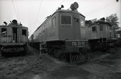 ПБ21-01 ВЛ19-35 ВЛ22м-570 депо Пермь-2 07.1983.jpg