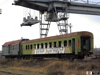 Списанный пассажирский вагон, промзона г. Тернополь, Украина/Тернопольская обл.<br />Автор: Александр Грыцив &quot;Realthing&quot; | Фото сделано 14.XI.2009