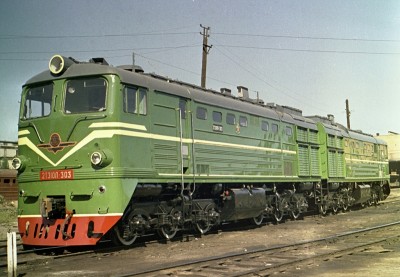 ФОТО ОТСЮДА: http://railfanclub.spb.ru/photo/albums/userpics/10008/normal_2TE10L-303.jpg