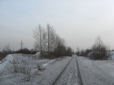 Спуск, в конце него - поворот