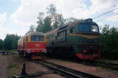 М62-1621 делится топливом с ТУ2-167.jpg