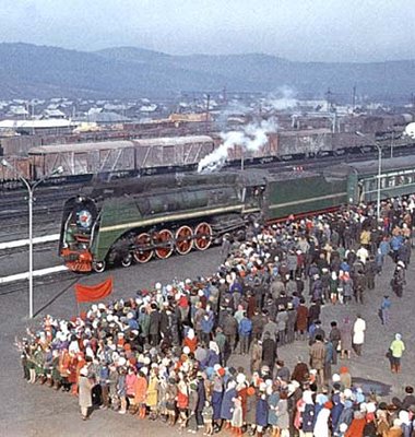 Первый поезд на ст.Беркакит, 1977 г.jpg