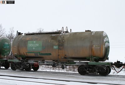 Цистерна для перевозки цемента в составе грузового поезда, перегон Венев - Мордвес, Россия/Тульская обл.<br /> Автор: Дмитрий Зю. | Фото сделано 7.I.2013.