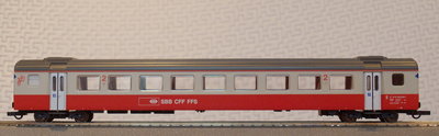 Вагон серии EW III «Swiss Express» с салоном 2-го класса (Liliput L388756).