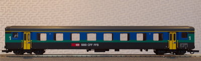 Вагон серии EW II с салоном 1-го класса (Roco 44495).