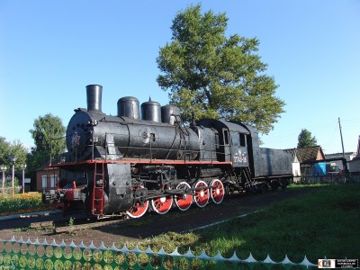 -памятник Эм740-38, ст. Верховье.jpg